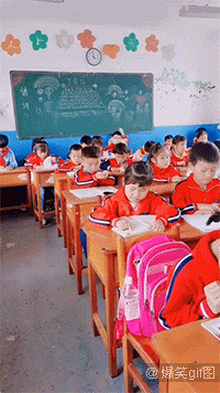 79a00895ly1gfg0ir44n8g205k09whdx.gif
